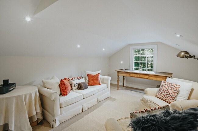 Building Photo - 58 Kent Rd