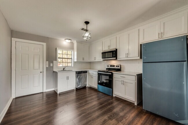 Building Photo - 111 Kelly Ln