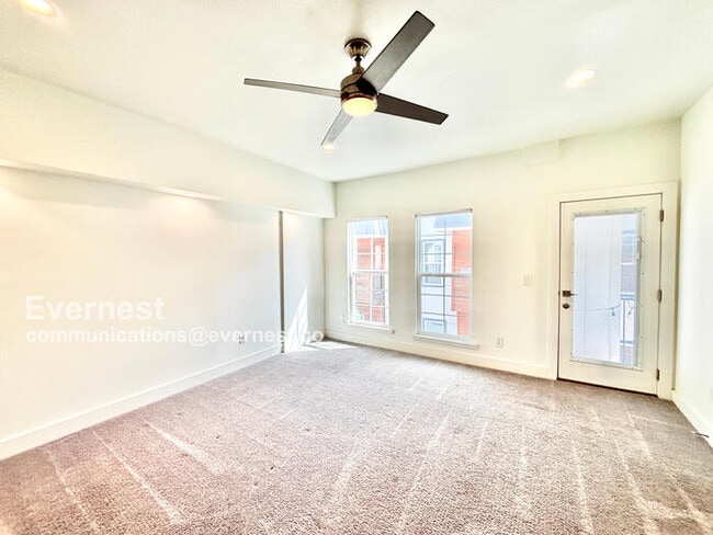 Building Photo - 2318 Stutz Dr