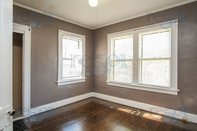 Building Photo - This Hillcrest Bungalow is just what you w...