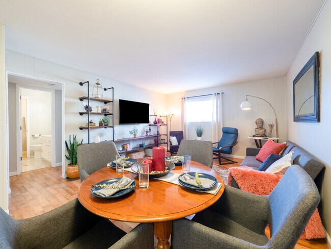 Building Photo - 2122 Hancock Dr