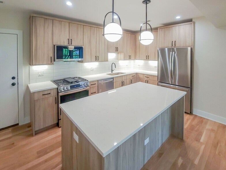 Building Photo - 4848 N Seeley Ave