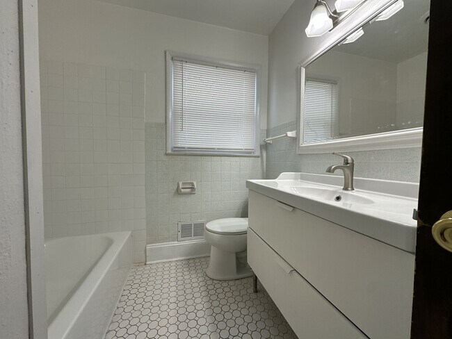 Building Photo - 6528 W Lawn Ave