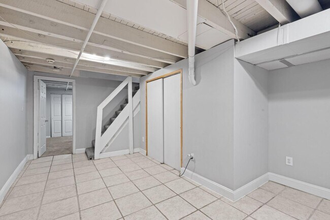 Building Photo - 1625 S Charles St