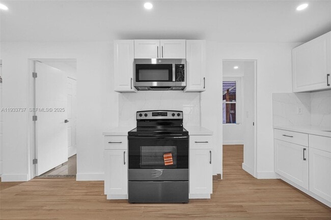 Building Photo - 2419 Coolidge St