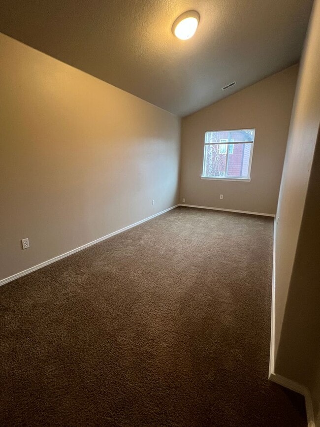 Building Photo - 3 Bedroom 2.5 Bath Home in Kelly Creek Estates