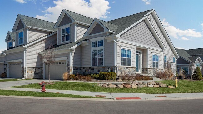 Building Photo - 2689 Oxford Cir