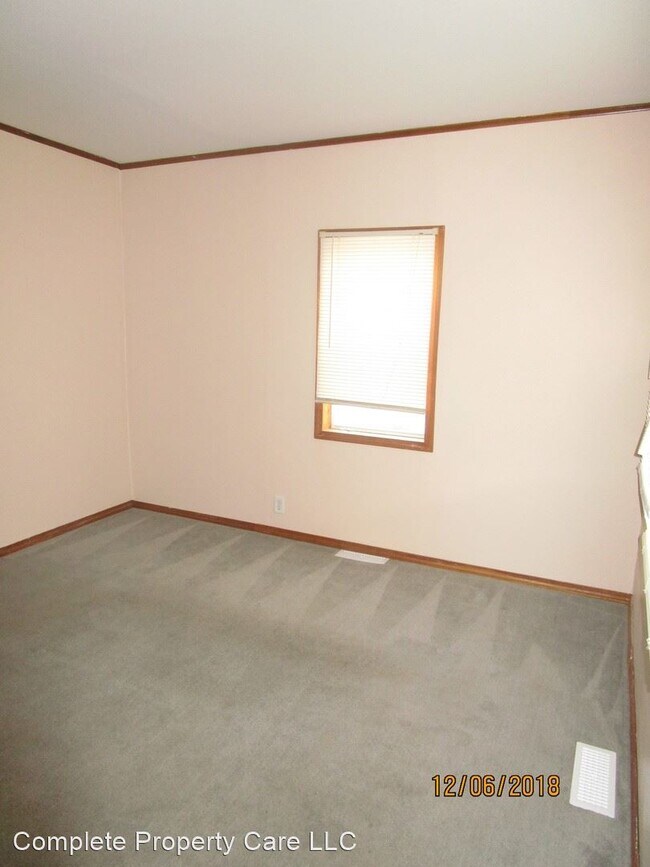 Building Photo - 2 br, 1 bath House - 2502 W. Godman Ave.
