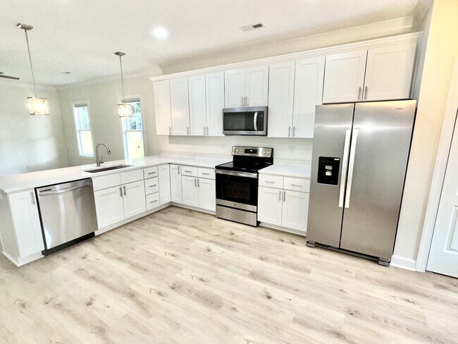 Building Photo - Stylish Selma New Construction!