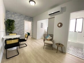 Building Photo - 1553 SW 7th St