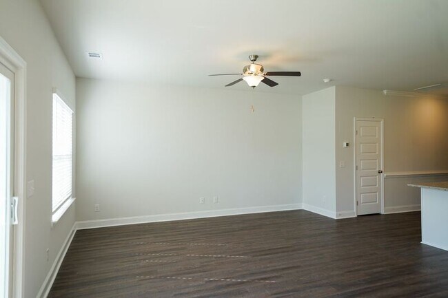 Building Photo - 481 Governor Treutlen Cir