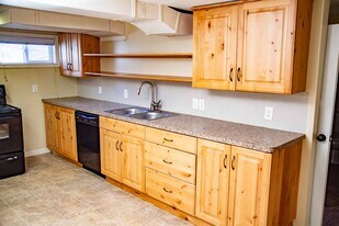 Building Photo - 71 S Orchard Dr