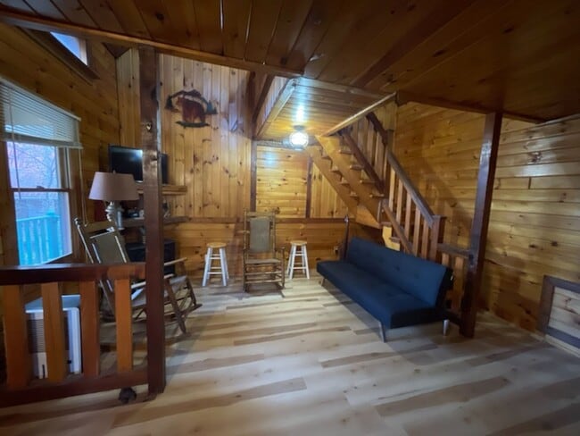 Building Photo - Country Living!!