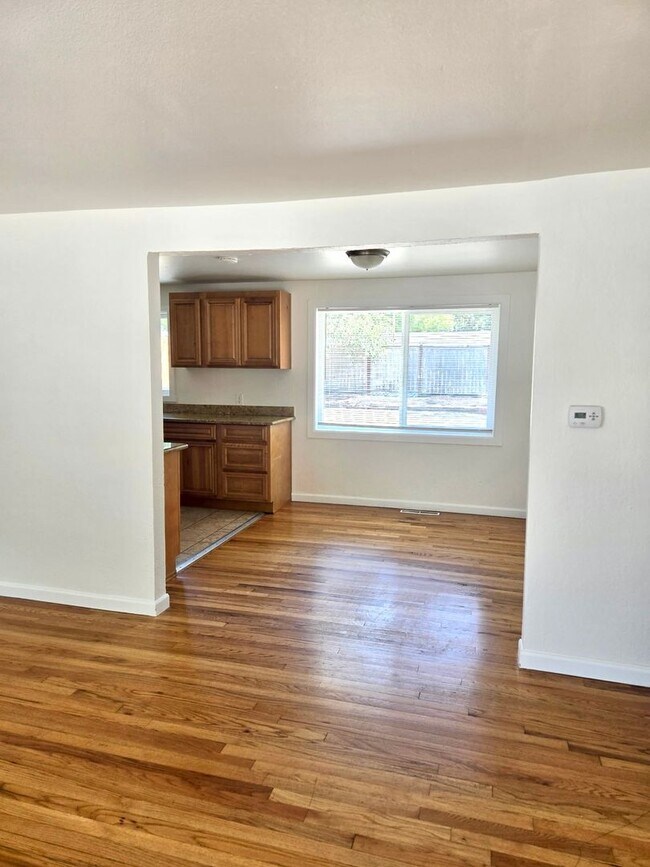 Building Photo - 3613 Grandview Dr W