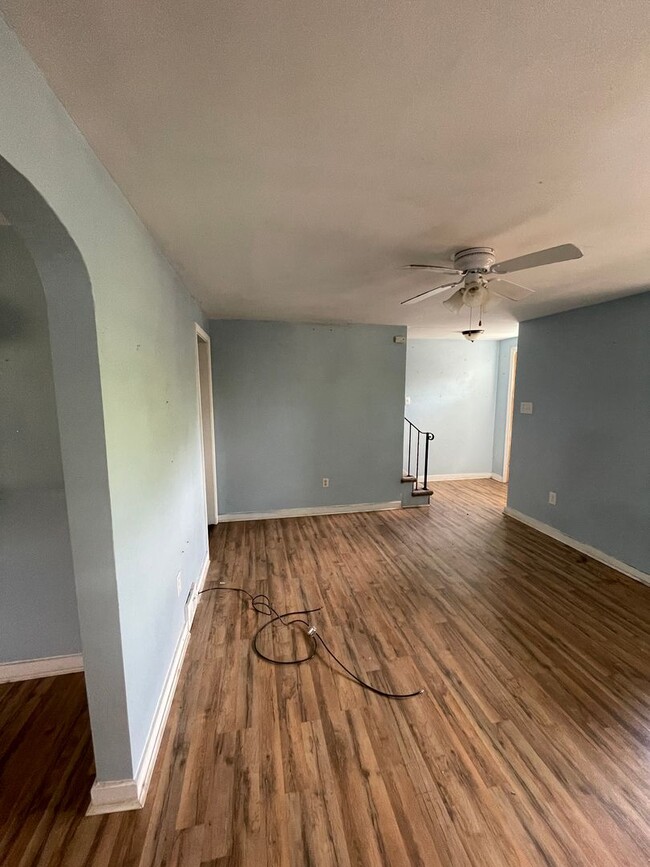 Building Photo - 2 bed 1.5 bath home in Pittsburgh Pa!
