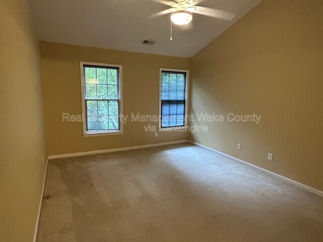 Building Photo - 106 Oak Spring Ct