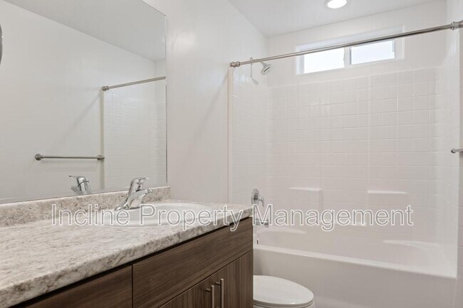 Building Photo - 1389 Northfield Rd