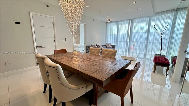 Building Photo - 495 Brickell Ave