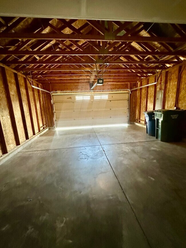 Building Photo - 3 bedroom ranch style home- Newly Renovated!!