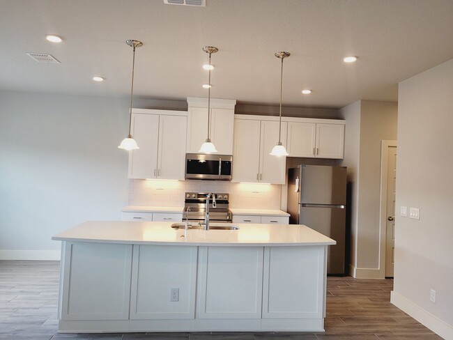 Building Photo - Beautiful SFH Available For Rent! Located ...