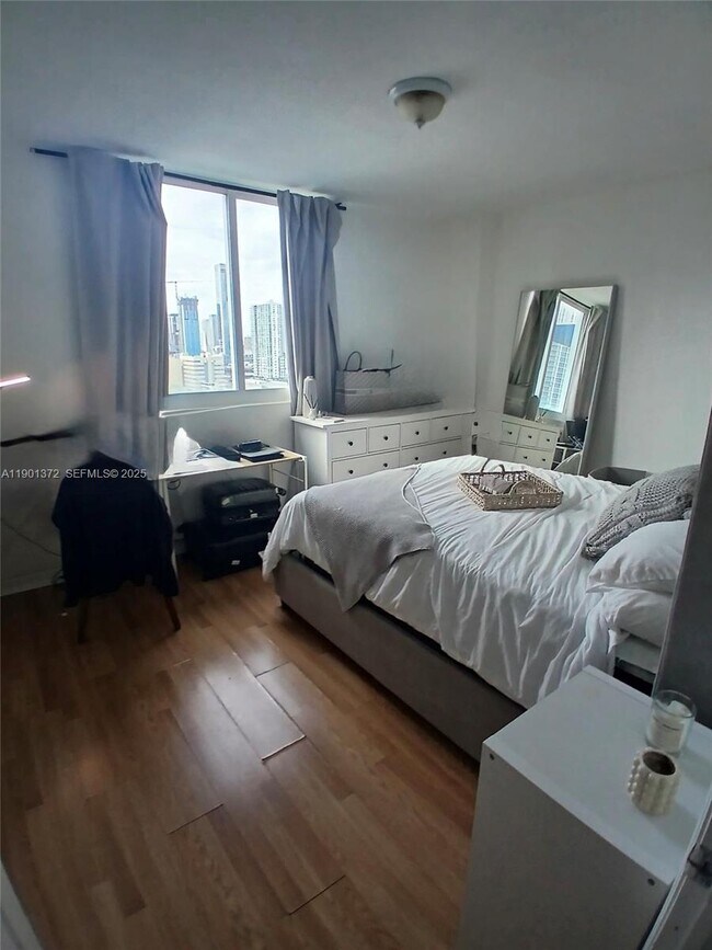 Building Photo - 275 NE 18th St