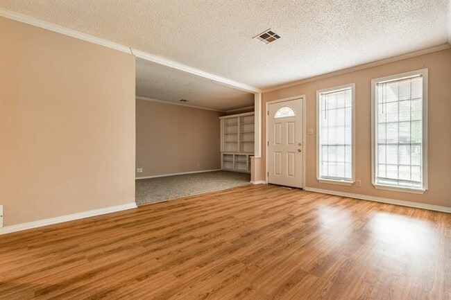 Building Photo - 1220 E Brooks St