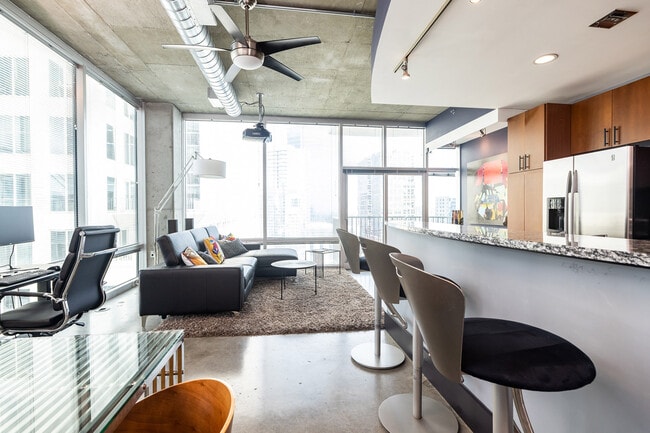 Building Photo - 943 Peachtree St NE