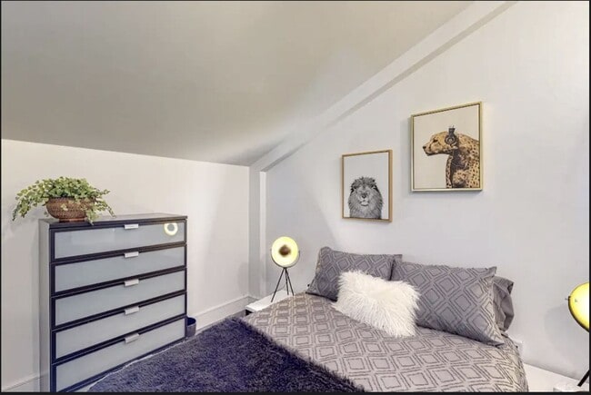 Building Photo - $2,700 - All Utilities Included Modern ADU with Two Bedrooms Townhouse Ready For Lease!