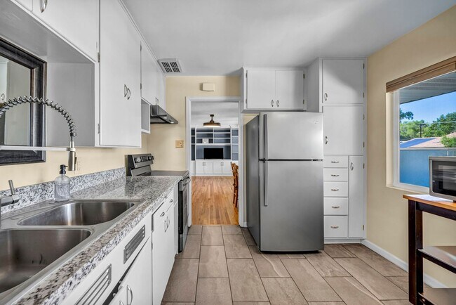 Building Photo - 620 Belgrave Ave