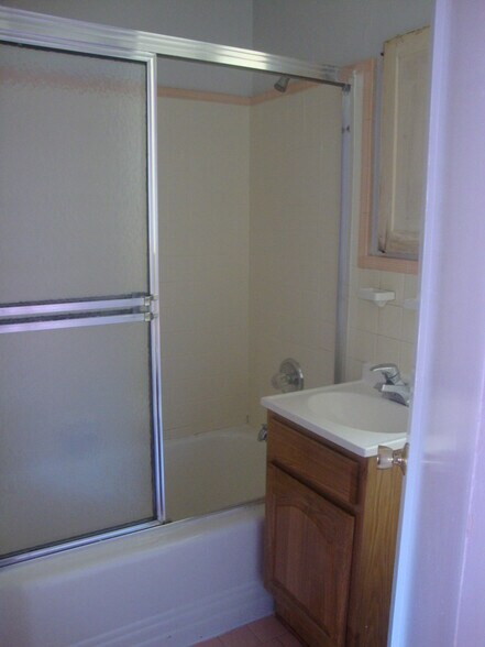 Building Photo - 2712 Judah St
