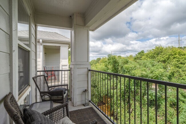 Building Photo - 600 13th St E