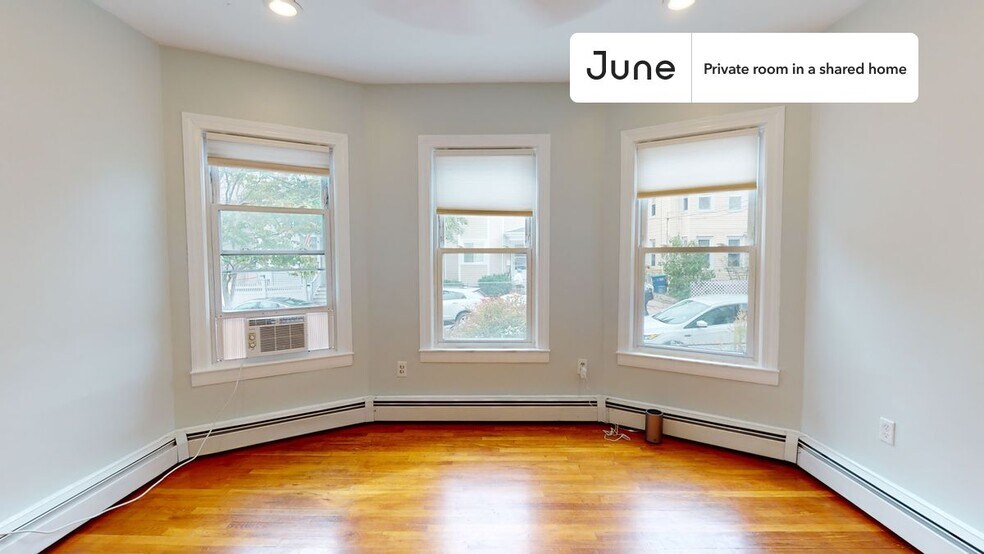 Building Photo - Private bedroom in 3 bed/1 bath Home