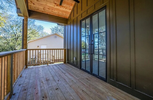 Building Photo - 1905 Highland Ave