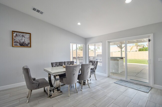 Building Photo - 81358 Avenida Blanca