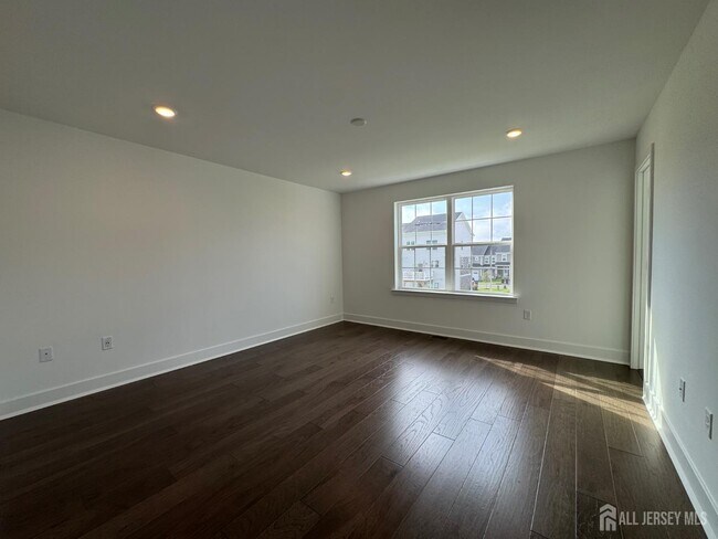 Building Photo - 71 Eastwood Ter