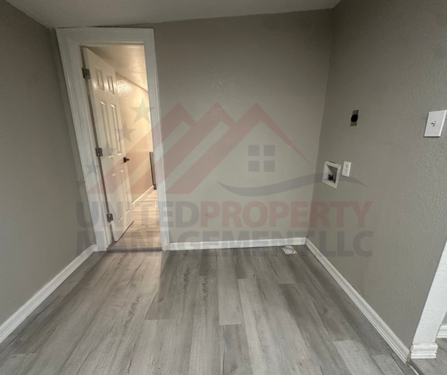 Building Photo - 3 bedroom, 2 bathroom home on large lot close to High School