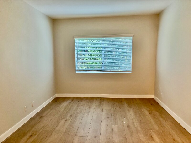 Building Photo - 808-812 Westmount Dr