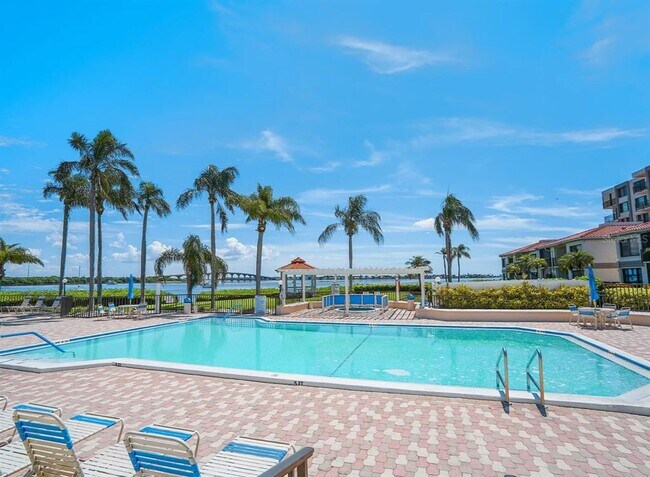 Building Photo - 6361 Bahia Del Mar Blvd S