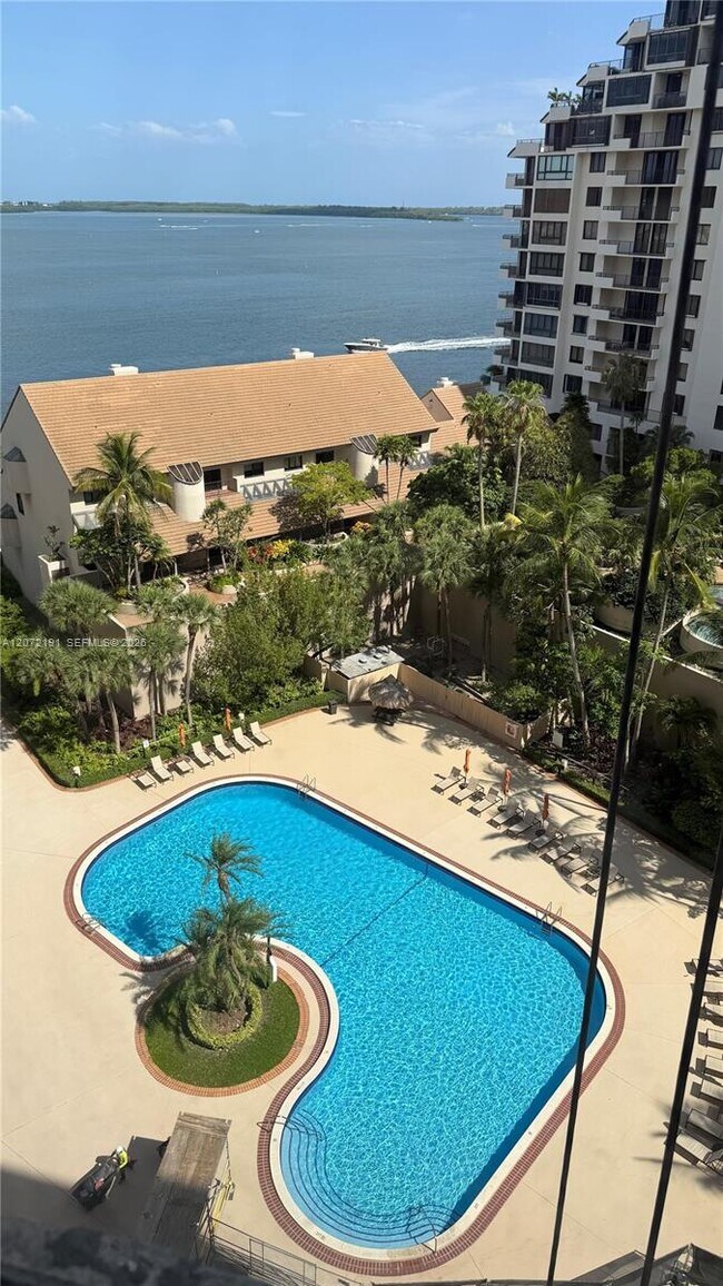 Building Photo - 540 Brickell Key Dr