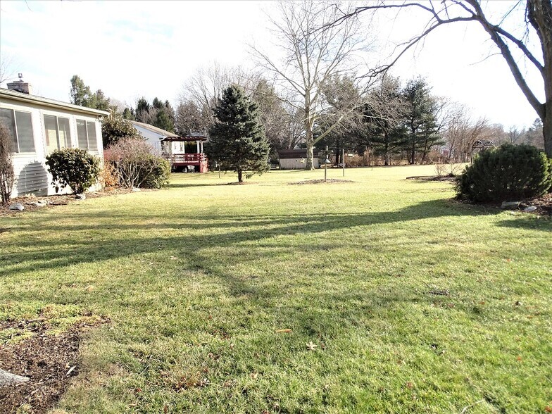 Building Photo - 1357 E Oregon Rd