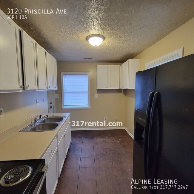 Building Photo - Far East Side 3 bedroom