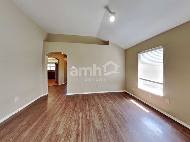 Building Photo - 631 Gateship Dr