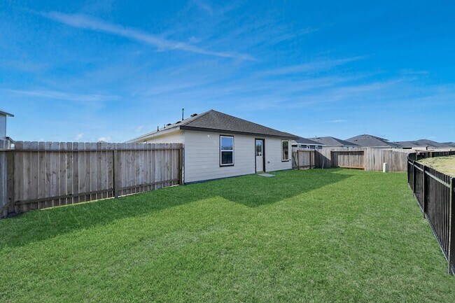 Building Photo - 1027 Bluegill Ln