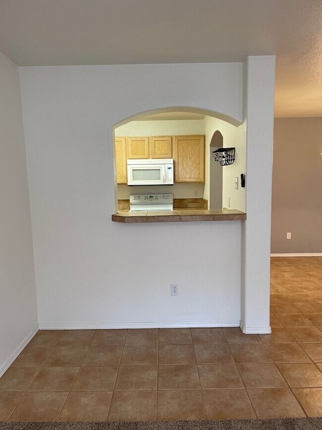 Building Photo - PALI2630