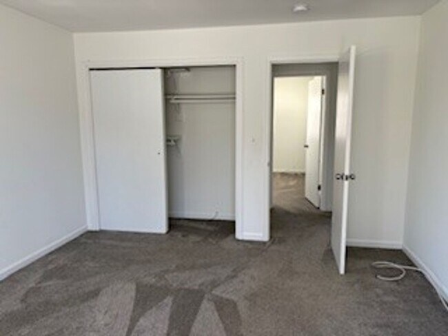 Building Photo - Large End Unit Townhome near Downtown Annapolis and Navy Stadium!