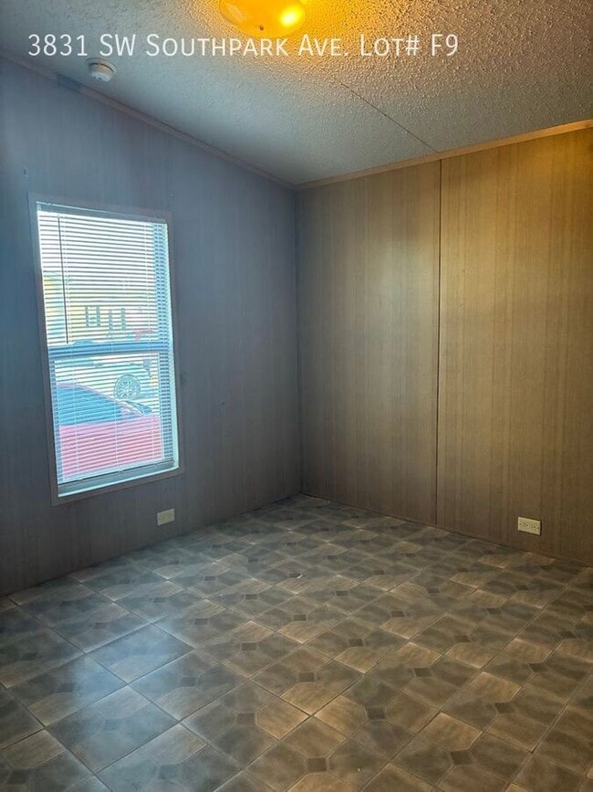 Building Photo - 3831 SW South Park Ave