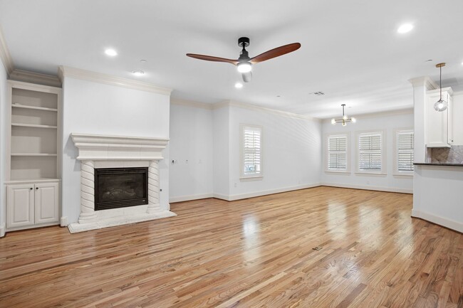 Building Photo - Luxury Highland Park Condo