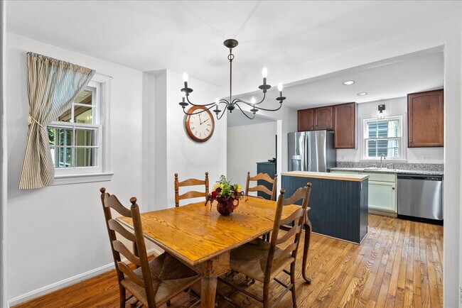 Building Photo - "Luxurious 3-Bed Retreat with Finished Bas...