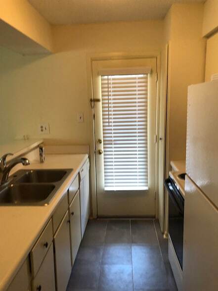 Building Photo - 6784 Quail Hollow Ct