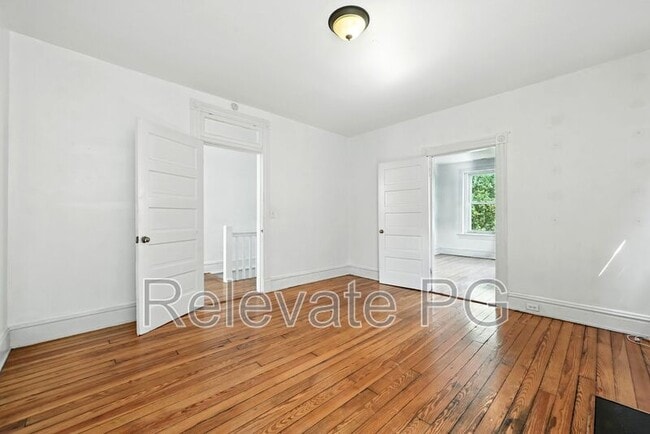 Building Photo - 24 S Davis Ave